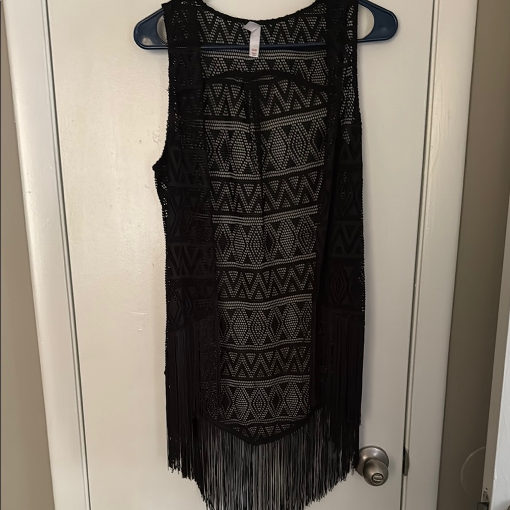 Xhilaration Black Sleeveless Scoop Neck High Low Top